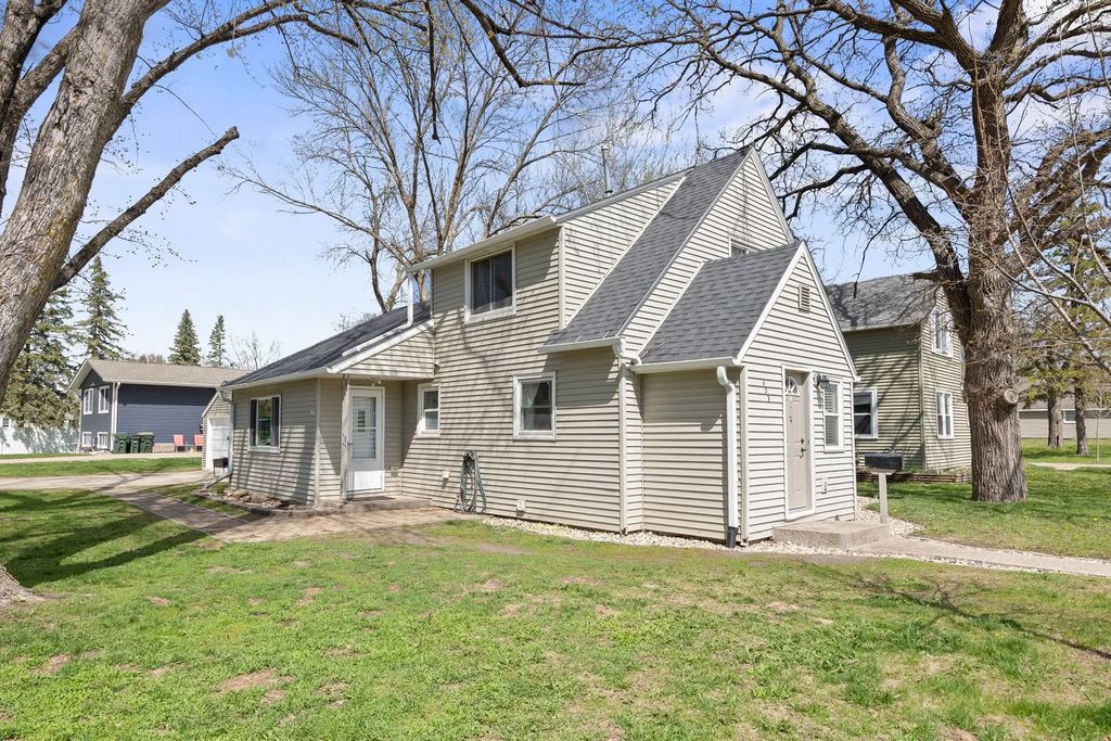 437 Linden Avenue Sw, Hutchinson