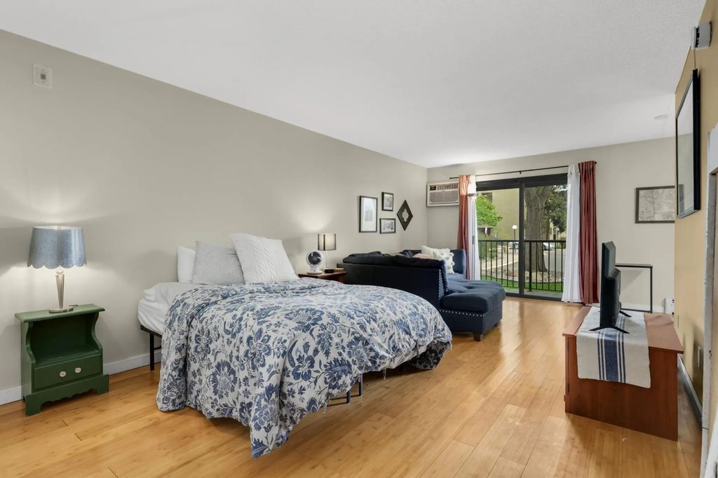 4101 Parklawn Avenue 103, Edina