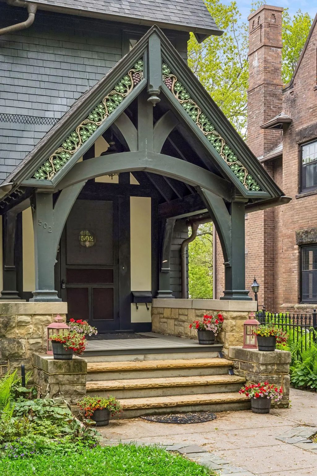 502 Grand Hill, Saint Paul