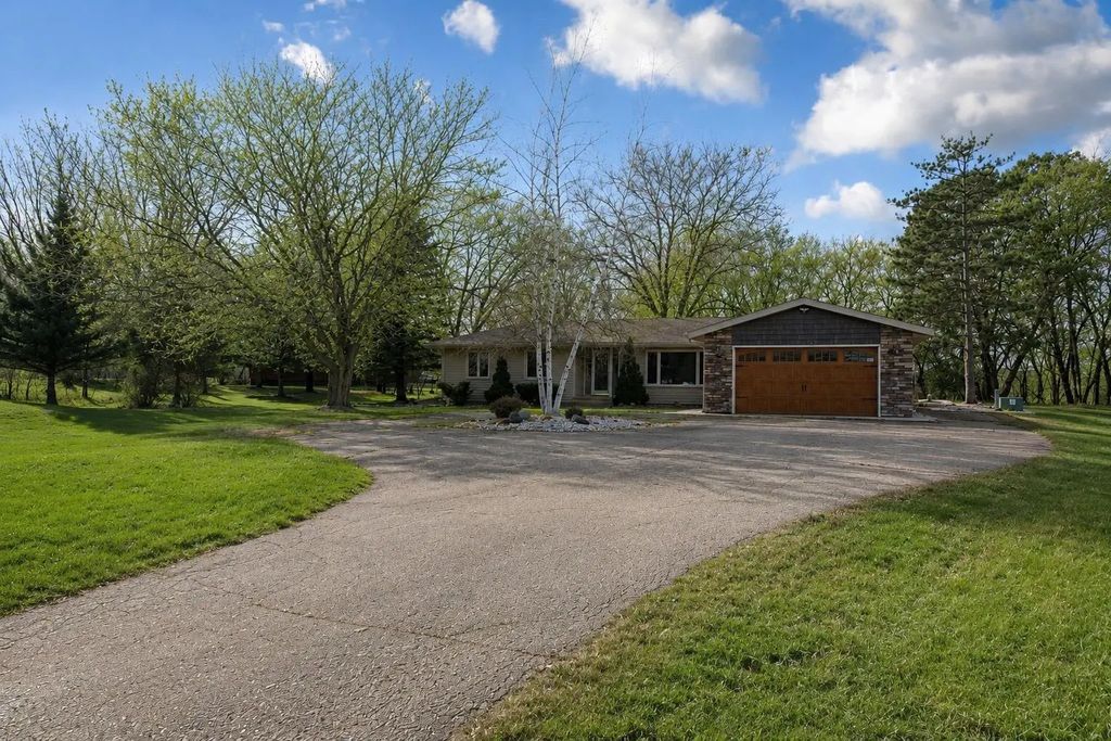 101 Mapleridge Drive, Mankato