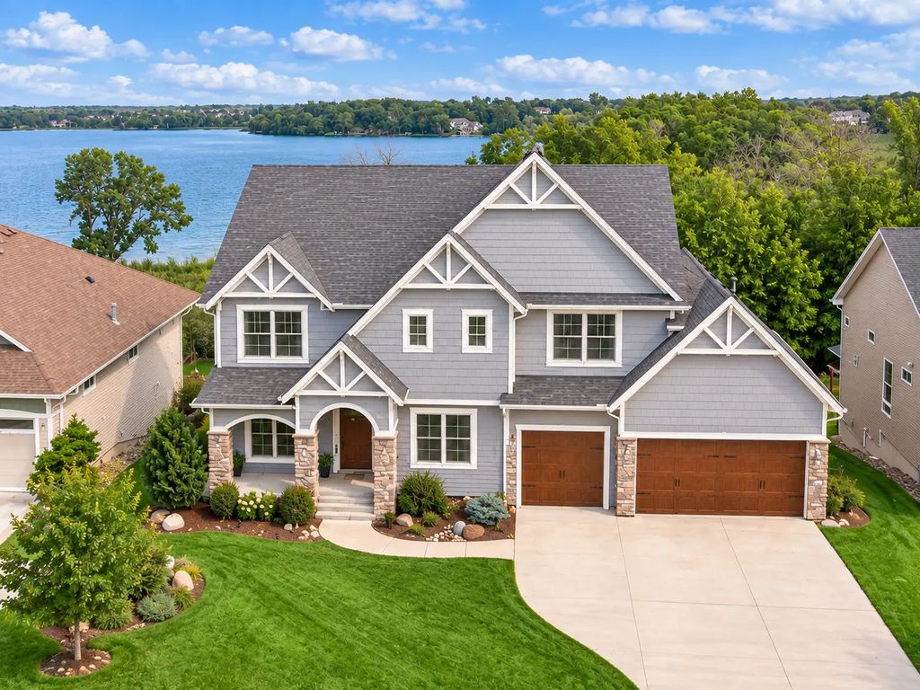 2444 Woods Drive, Victoria
