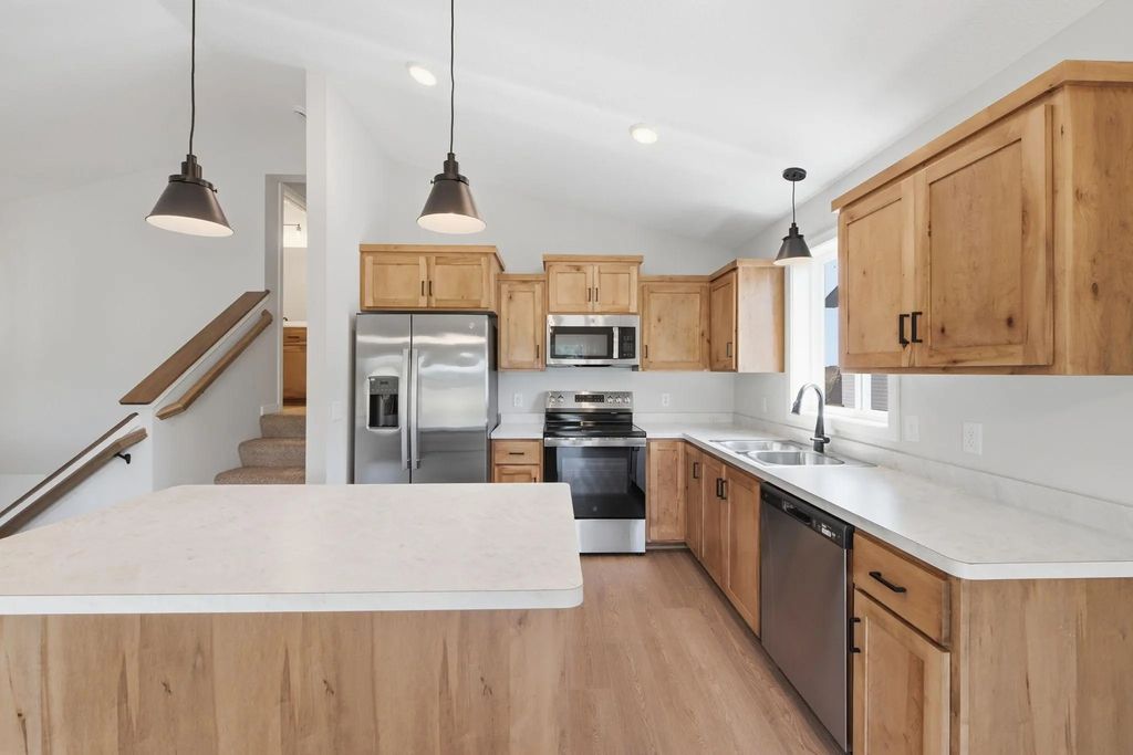 413 Bluebird Street, Mora