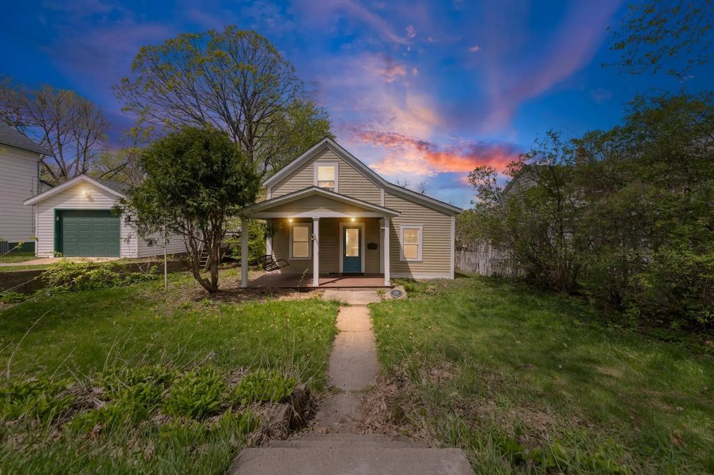 209 8th Street E, Hastings