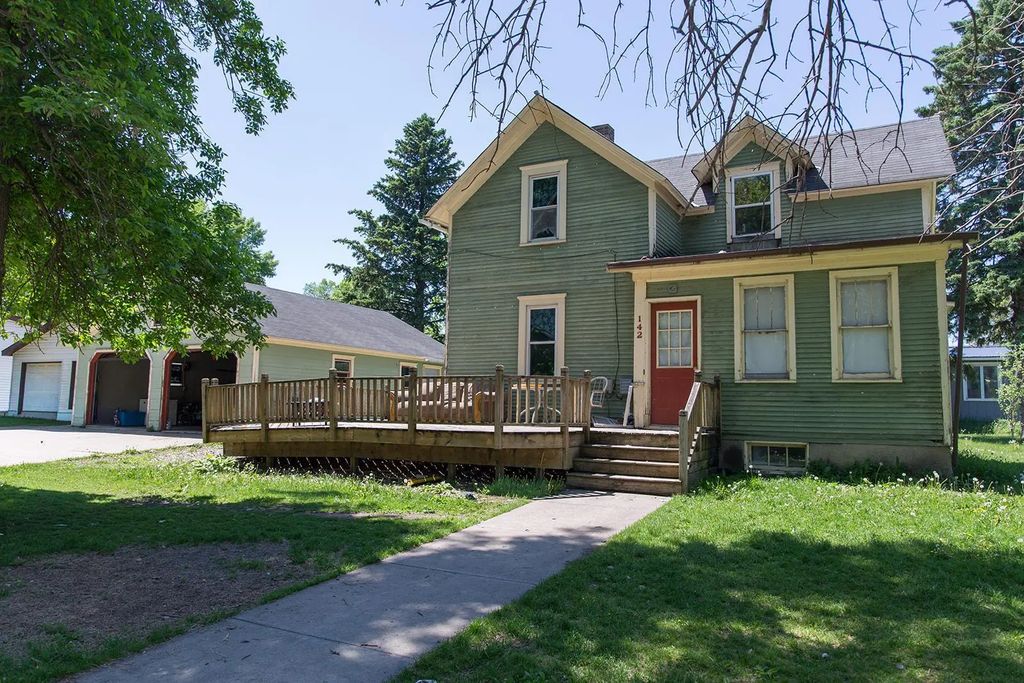142 Ne 3rd Street, Buffalo Lake