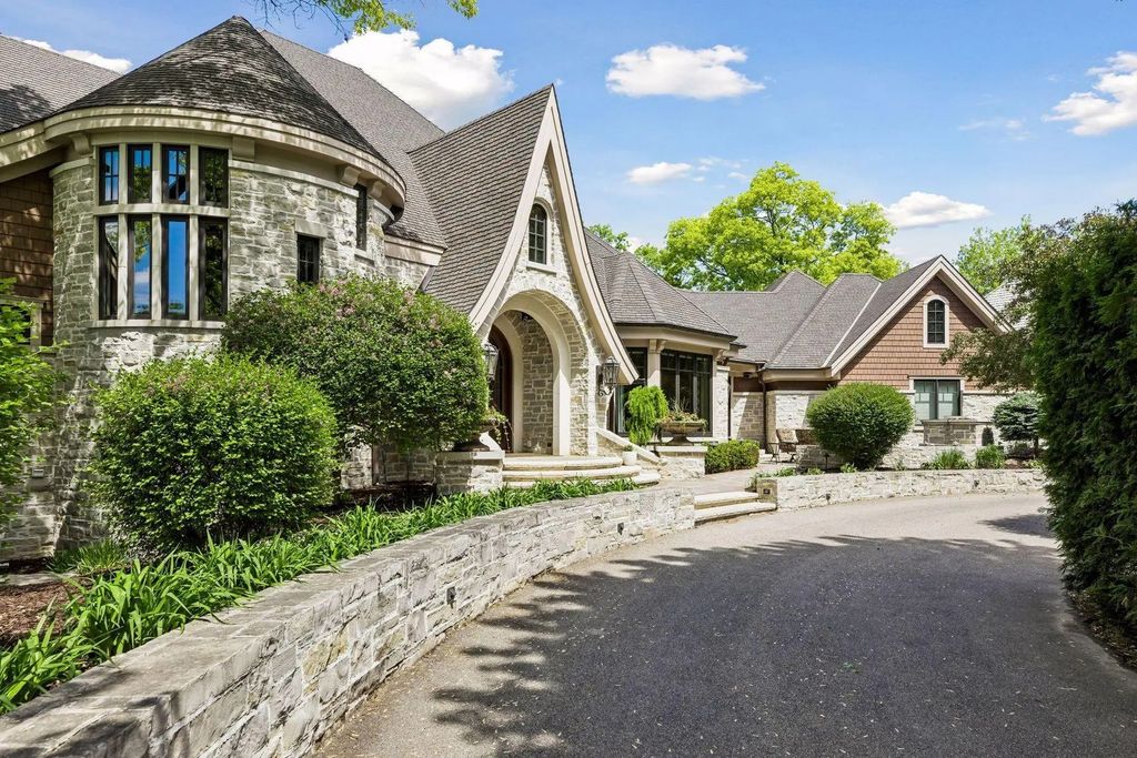 18083 Bearpath Trail, Eden Prairie