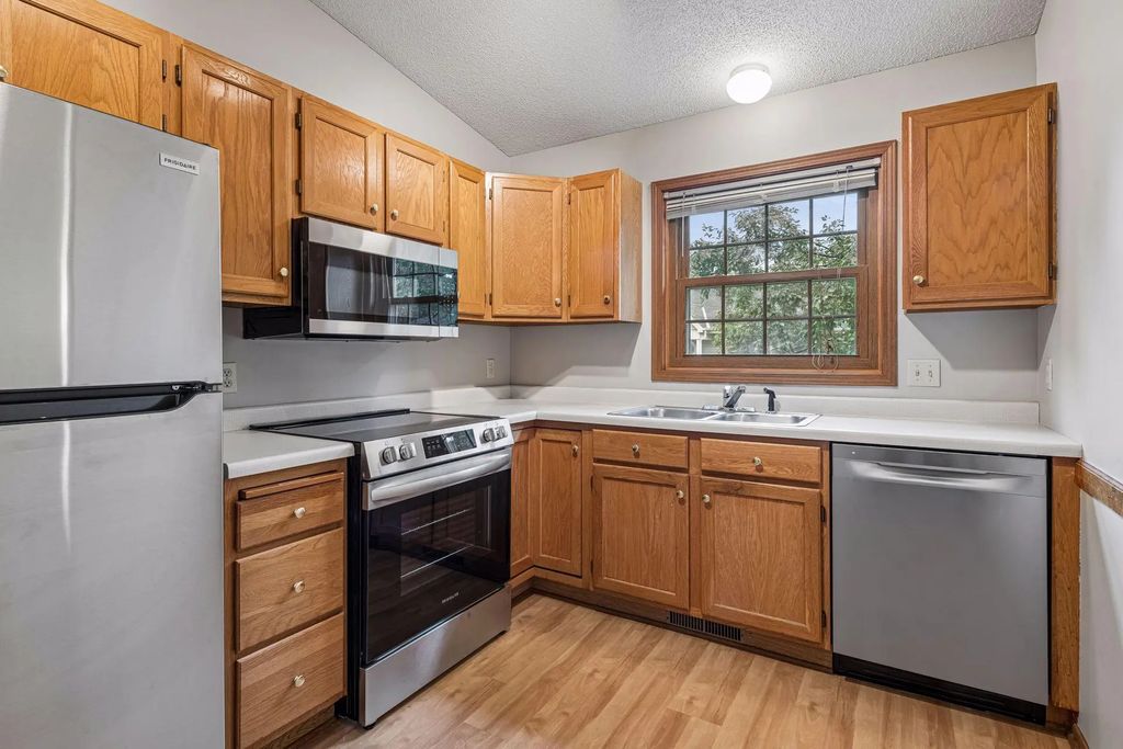 7325 Bren Lane, Eden Prairie
