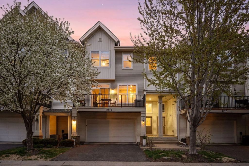 8467 Emery Parkway N 903, Champlin