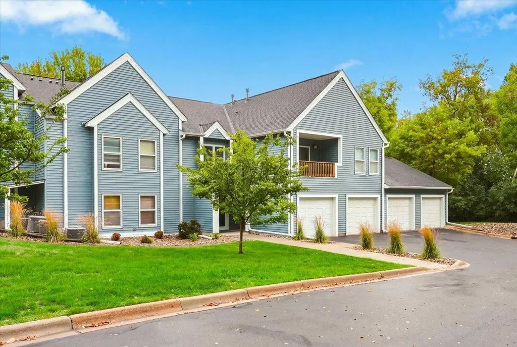 1381 Berry Ridge Road 404, Eagan
