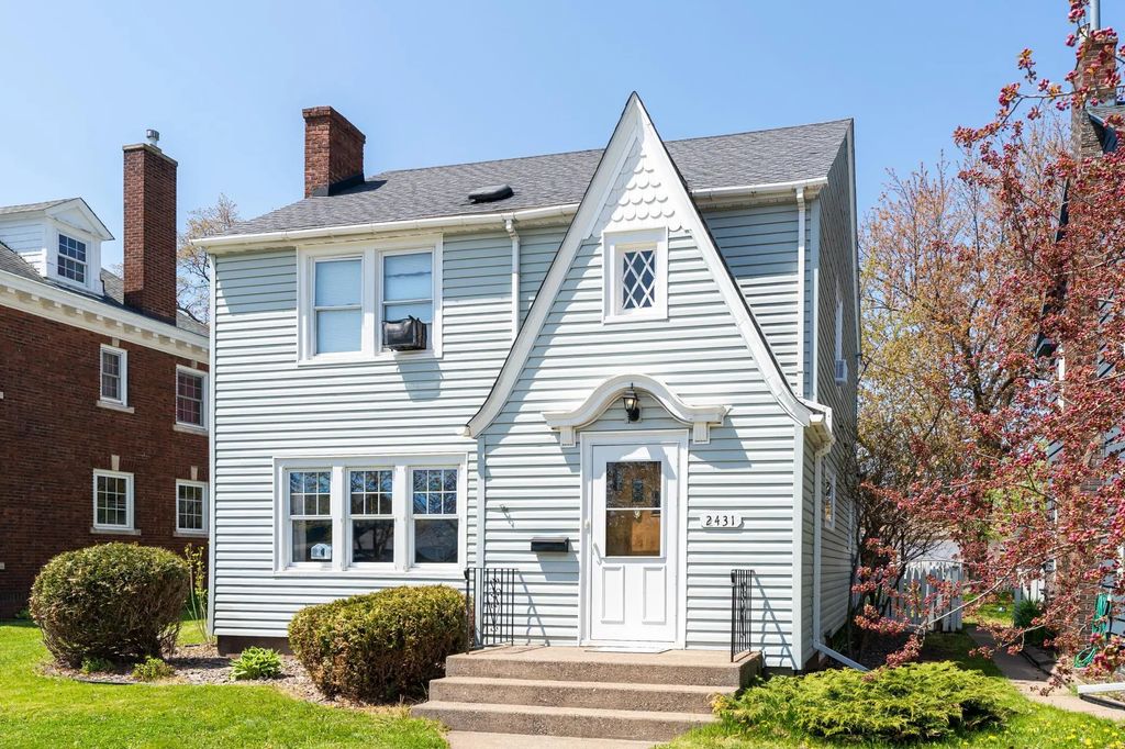 2431 Hammond Avenue, Superior