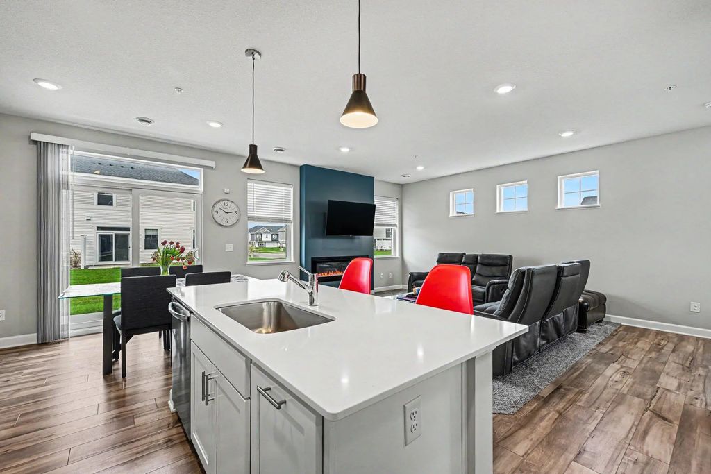 10529 Weston Way N, Maple Grove