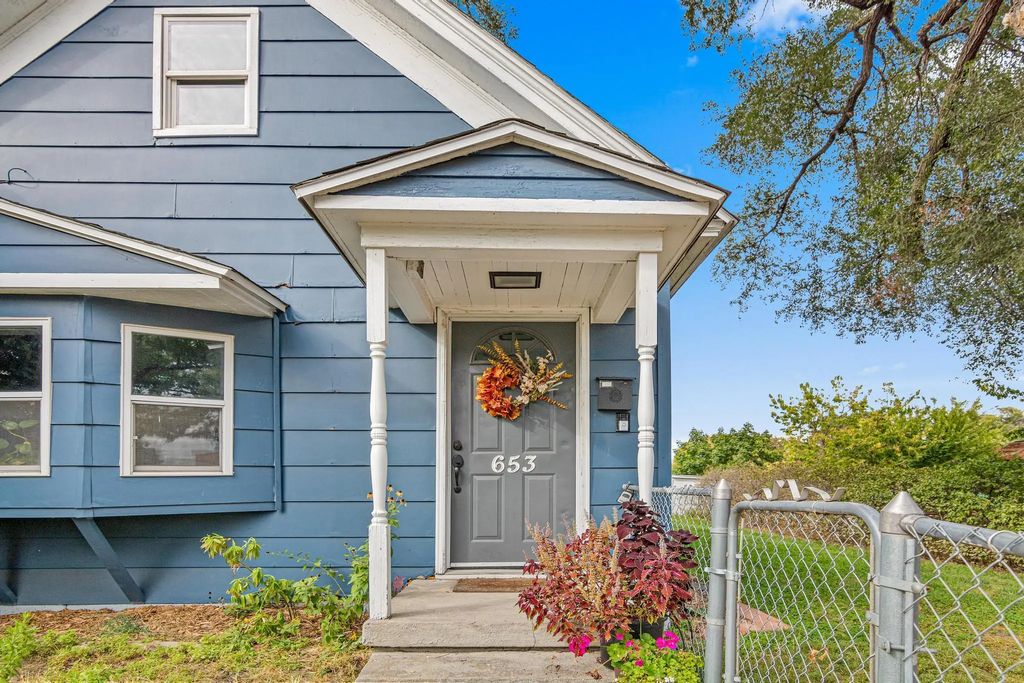 653 19th Avenue Ne, Minneapolis