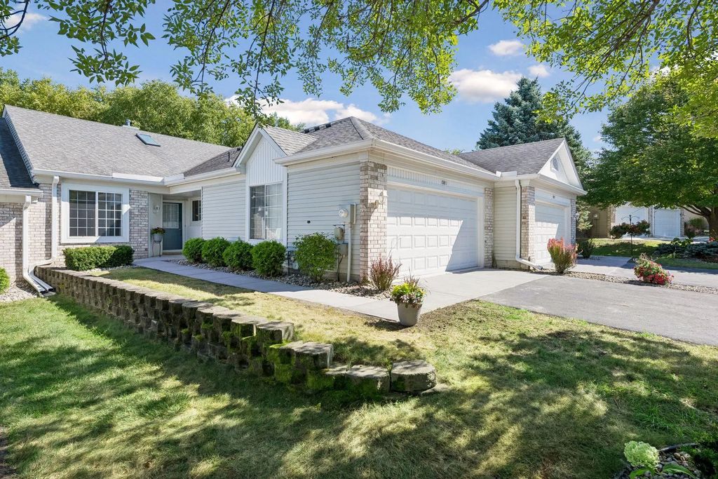 10811 Lexington Drive, Eden Prairie