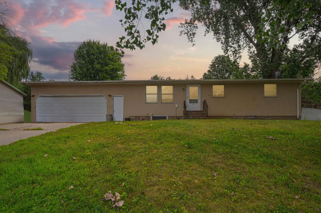 303 12th Avenue Se, Faribault