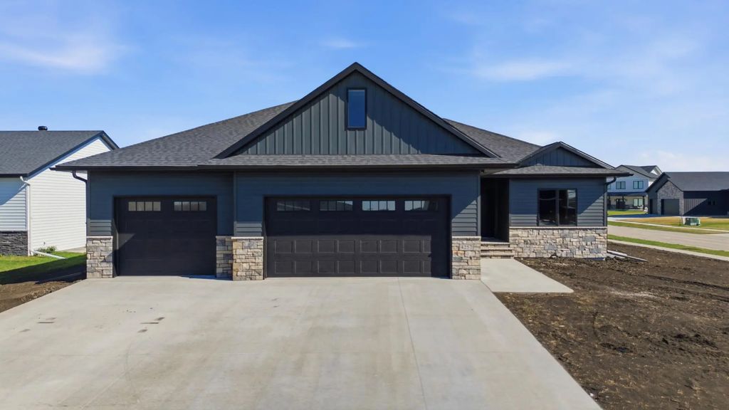 4257 Pine Parkway S, Fargo