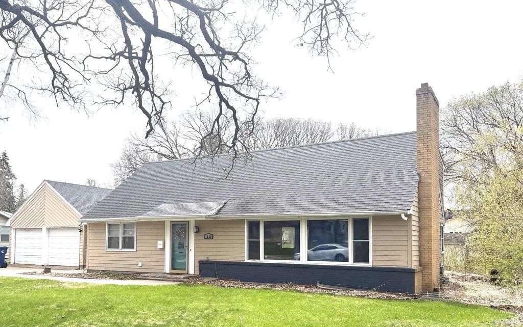 1039 W Summit Avenue, Fergus Falls