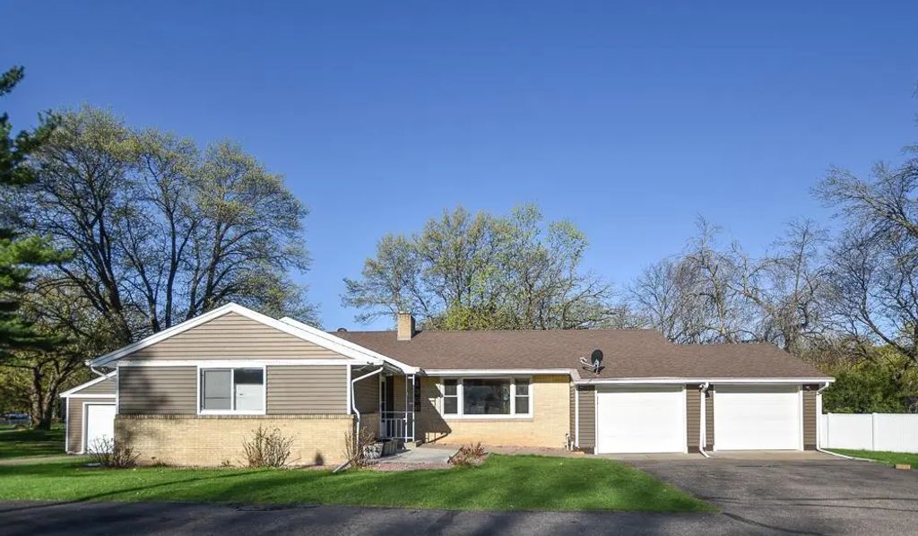 1306 Hillcrest Drive Ne, Fridley