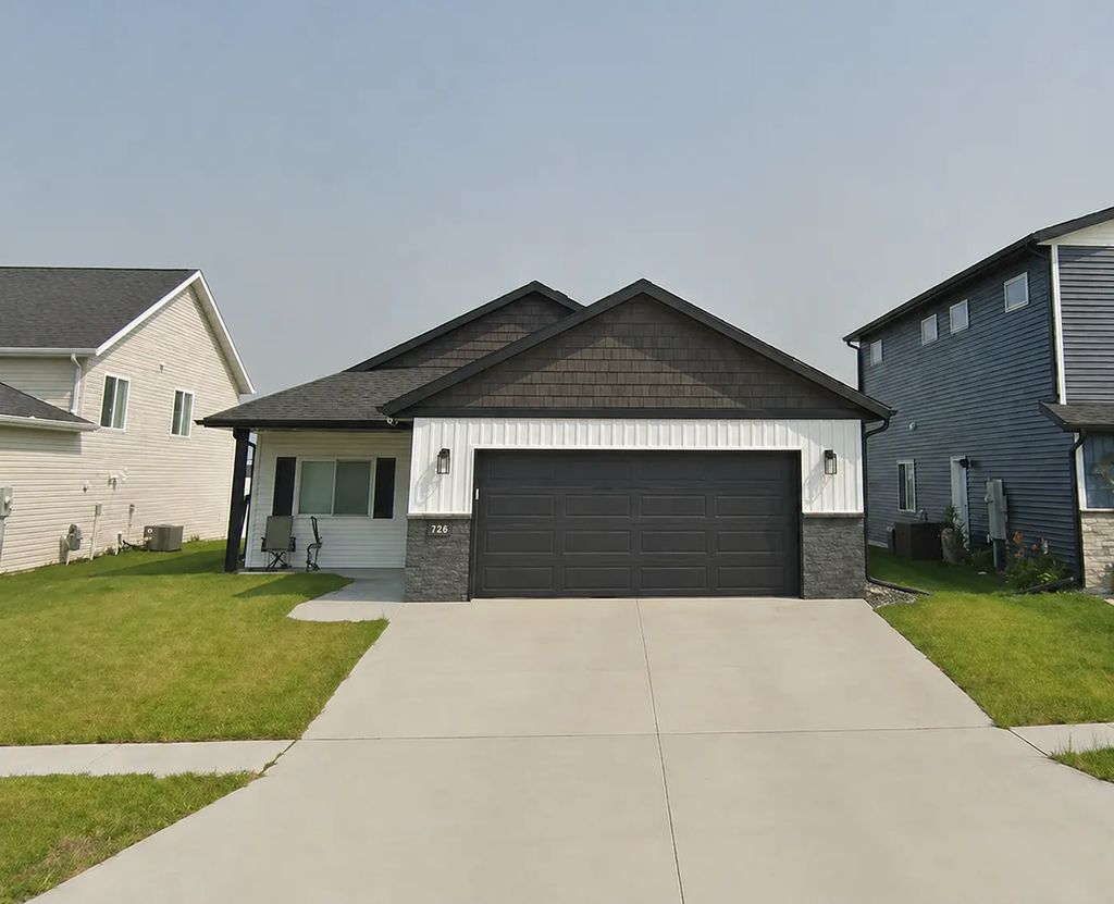 728 1st Avenue, Horace