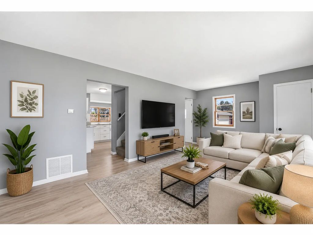 1697 Rose Place, Roseville