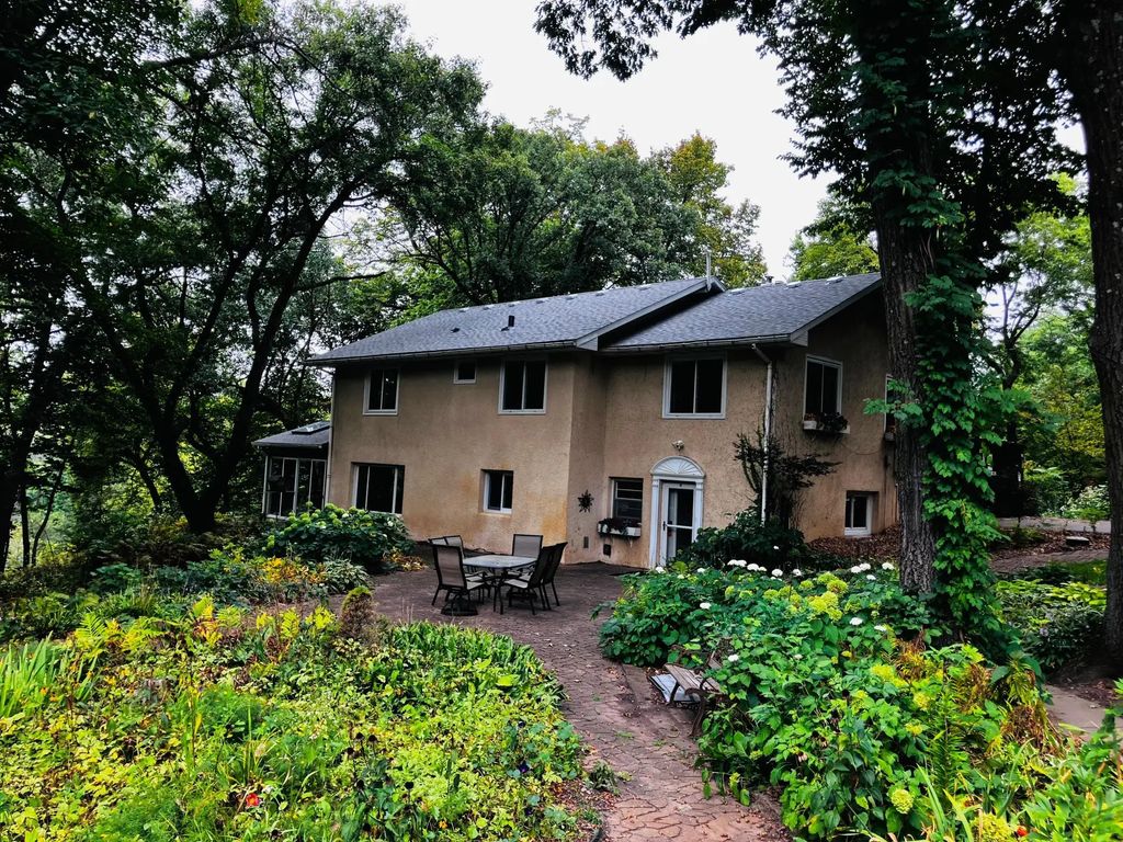 9551 Riverview Road, Eden Prairie