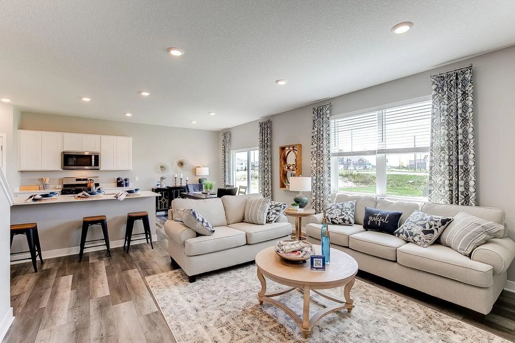 12834 Lawrence Way, Rogers