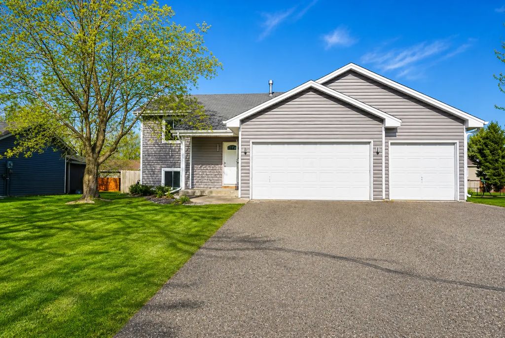 12382 Ivywood Street Nw, Coon Rapids