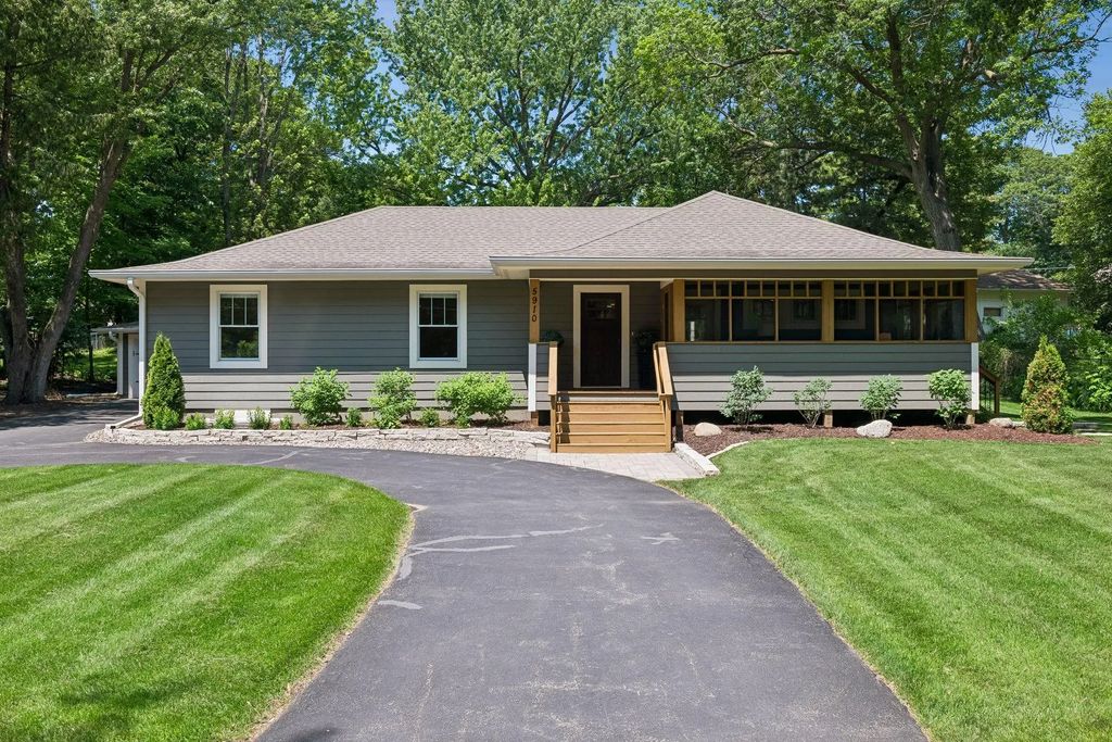 5910 Ridgewood Road, Mound