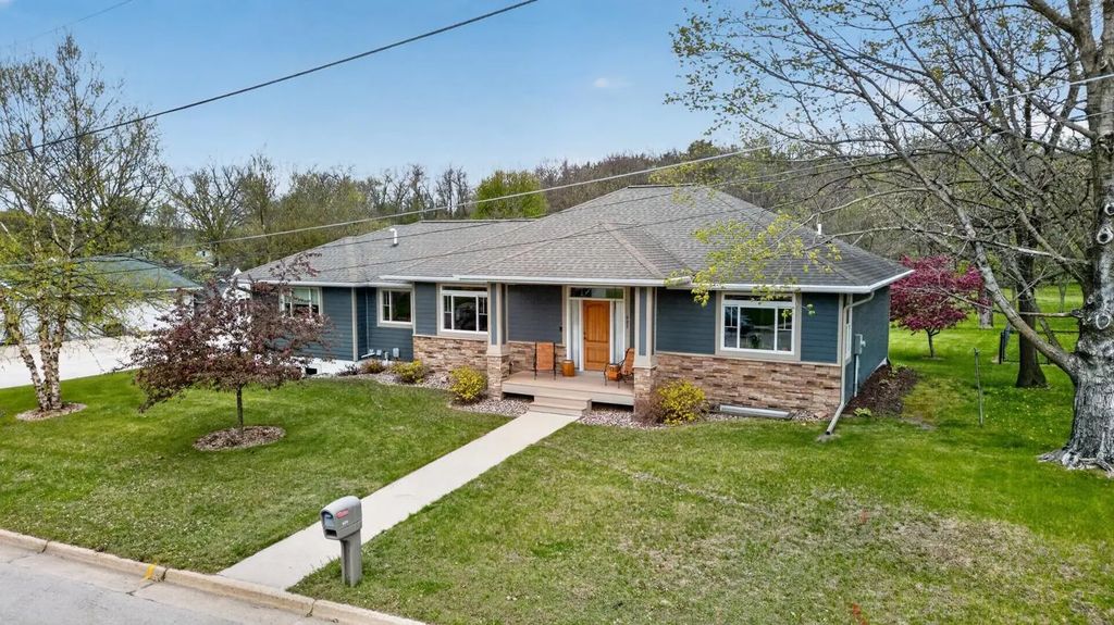 605 Union Street Ne, Chatfield