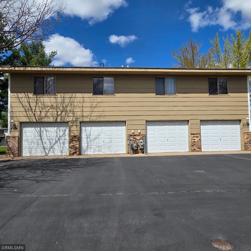 8704 Bass Creek Avenue N, Brooklyn Park
