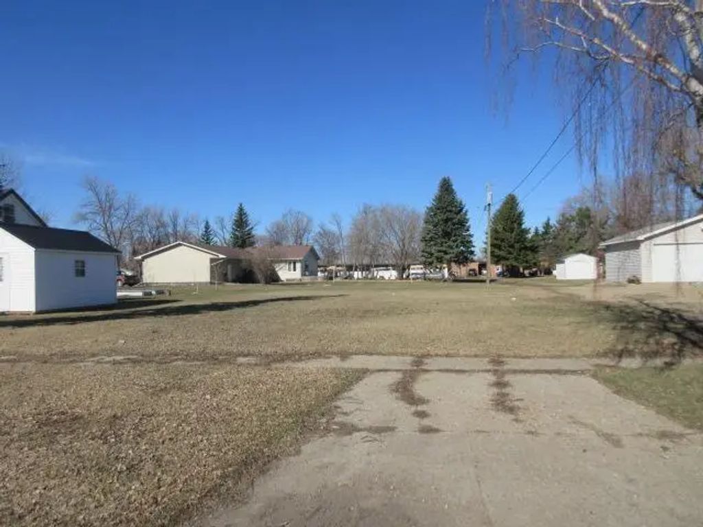 275 3rd Street, Minto