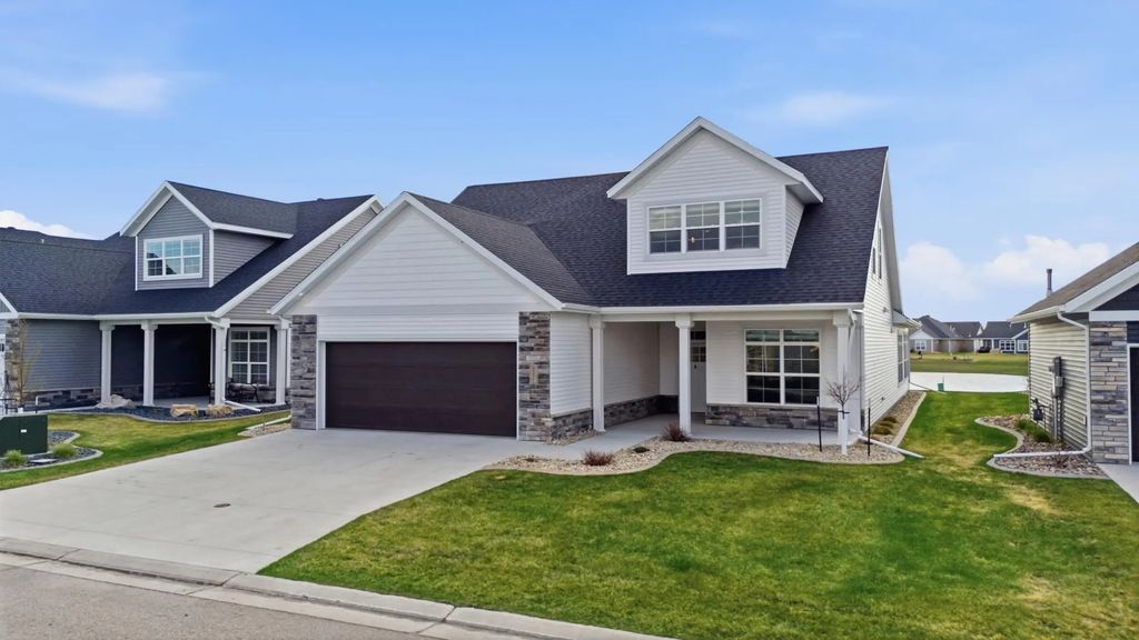 711 Rania Way W, West Fargo