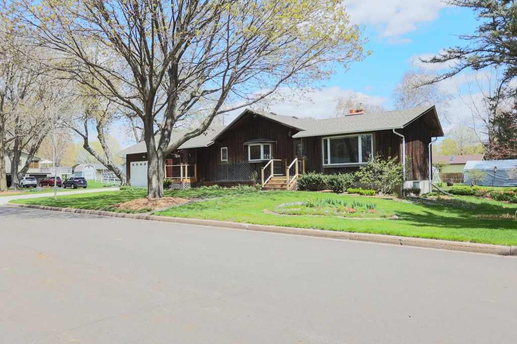 804 Valley View Drive, River Falls