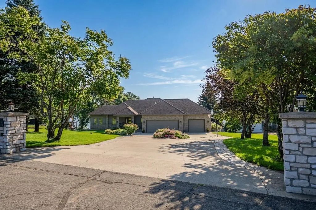 5979 24th Street Ne, Willmar