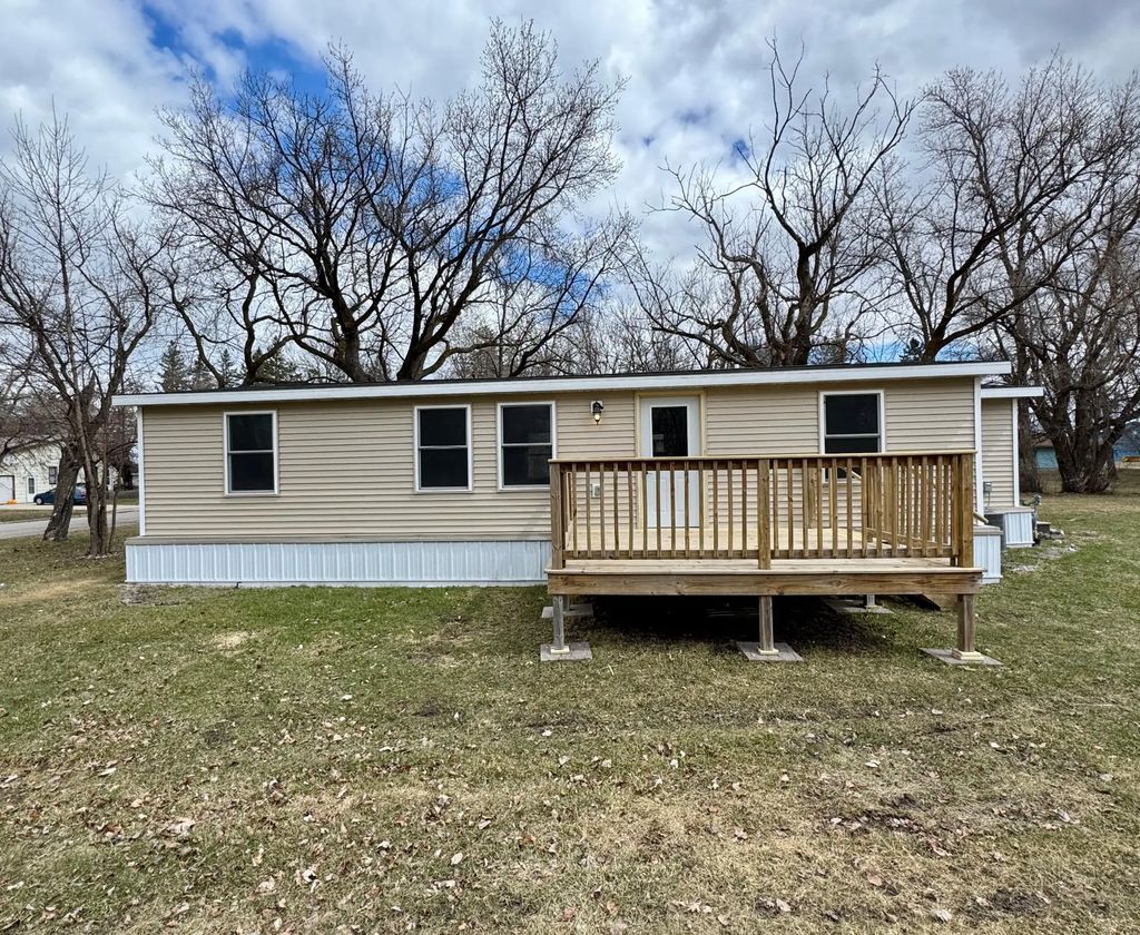 202 Washington Street Se, Warroad