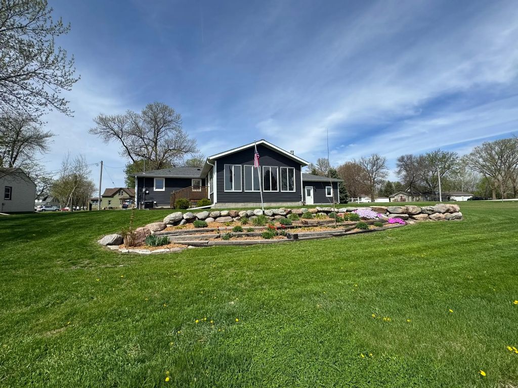 344 Oak Street N, Vesta