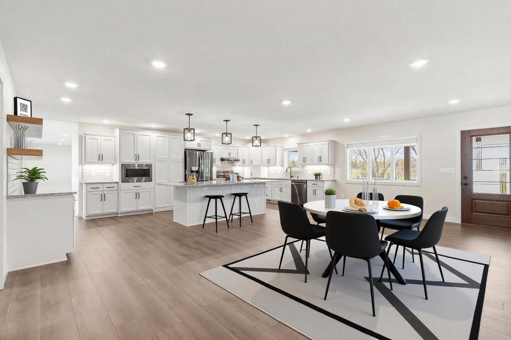 711 8th Street W, Clear Lake