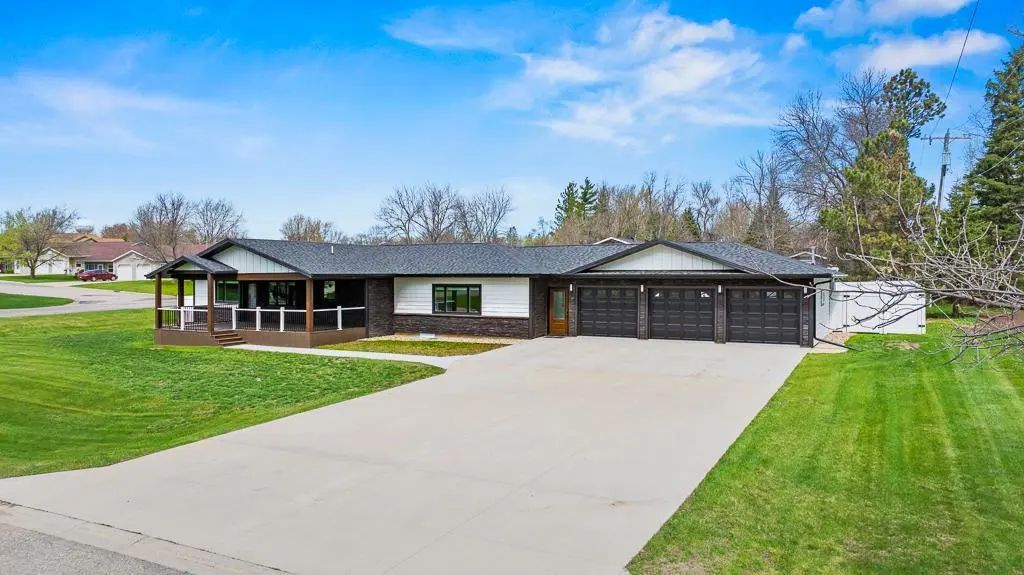 711 8th Street W, Clear Lake