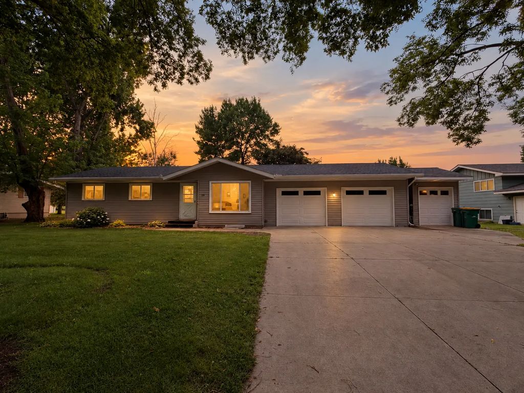 608 S Donnelly Avenue, Litchfield