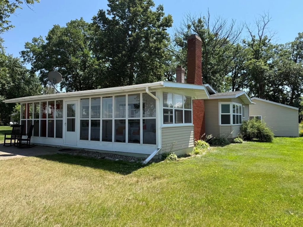 1590 W Lake Drive, Detroit Lakes