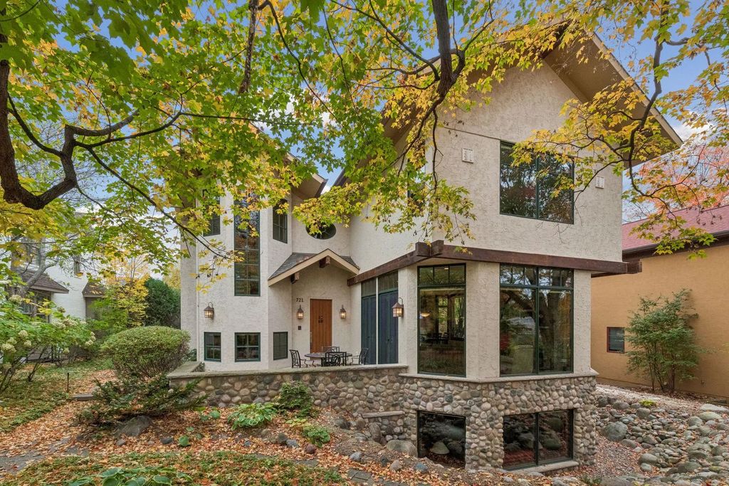 721 Rice Street E, Wayzata