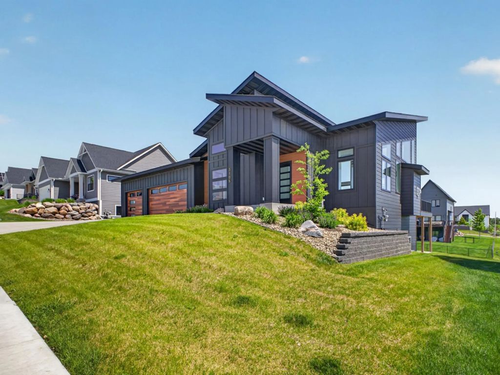3105 Century Ridge Road Ne, Rochester