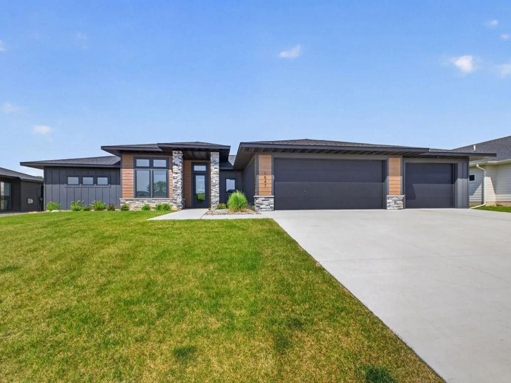 1547 Shannon Oaks Boulevard Ne, Rochester