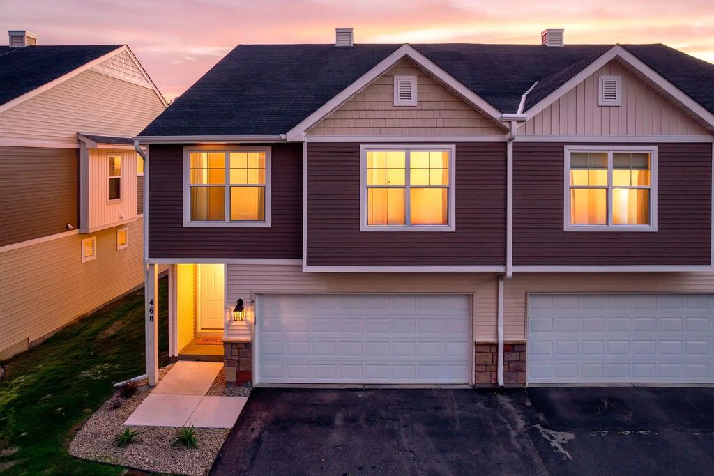 468 Stonewood Lane, Burnsville