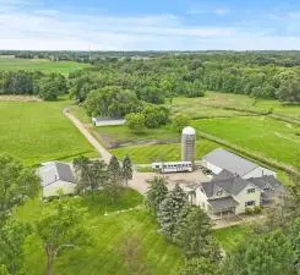 5095 Harff Road, Loretto