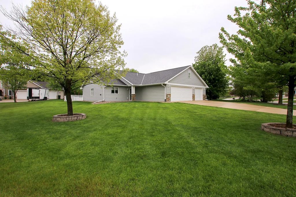 1367 Heritage Avenue Nw, Hutchinson