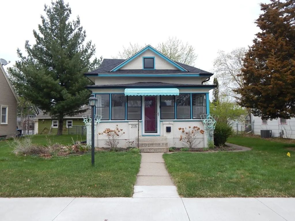 205 10th Avenue N, Hopkins