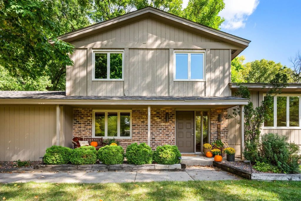 6015 Stoneybrook Drive, Minnetonka
