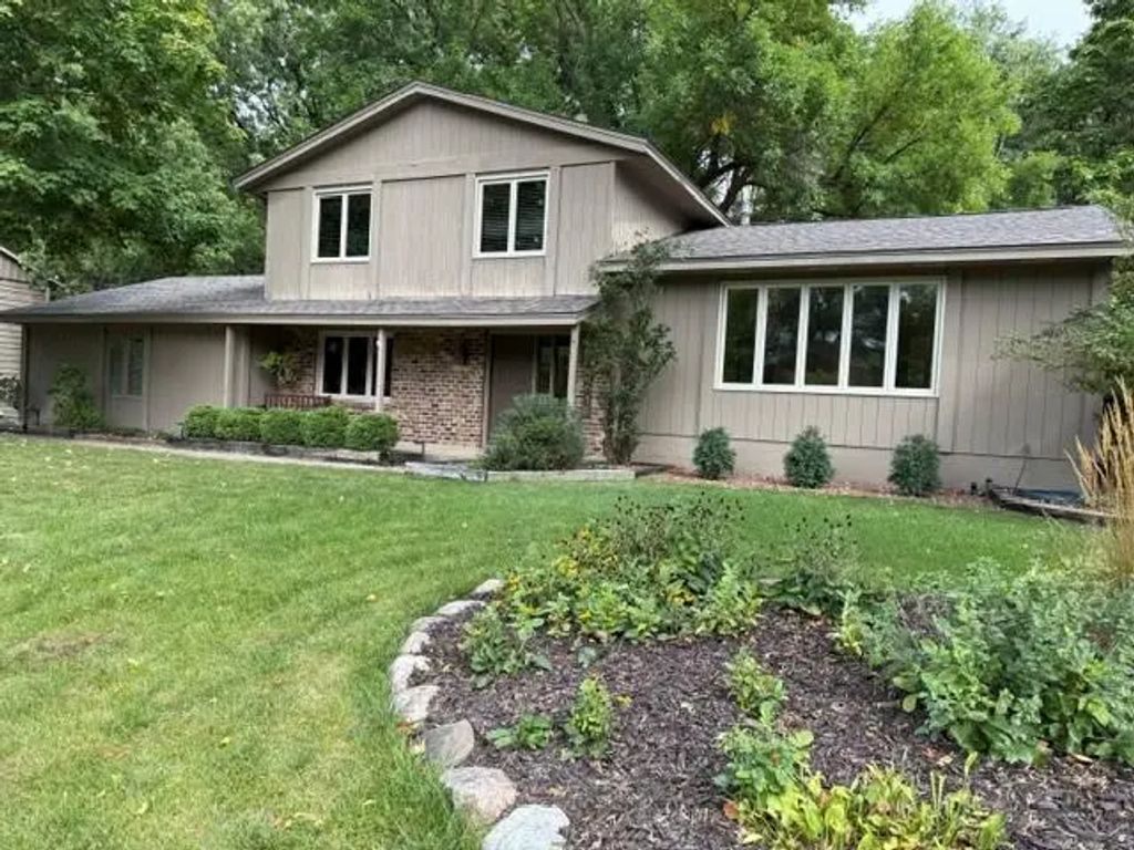 6015 Stoneybrook Drive, Minnetonka