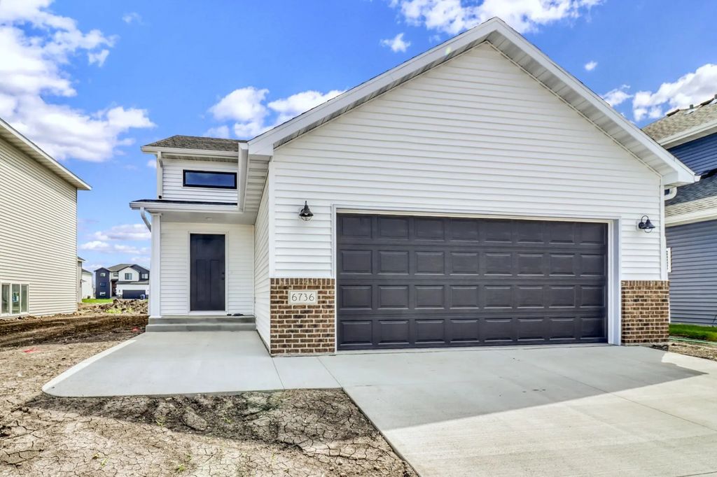 6736 Selkirk Drive S, Fargo
