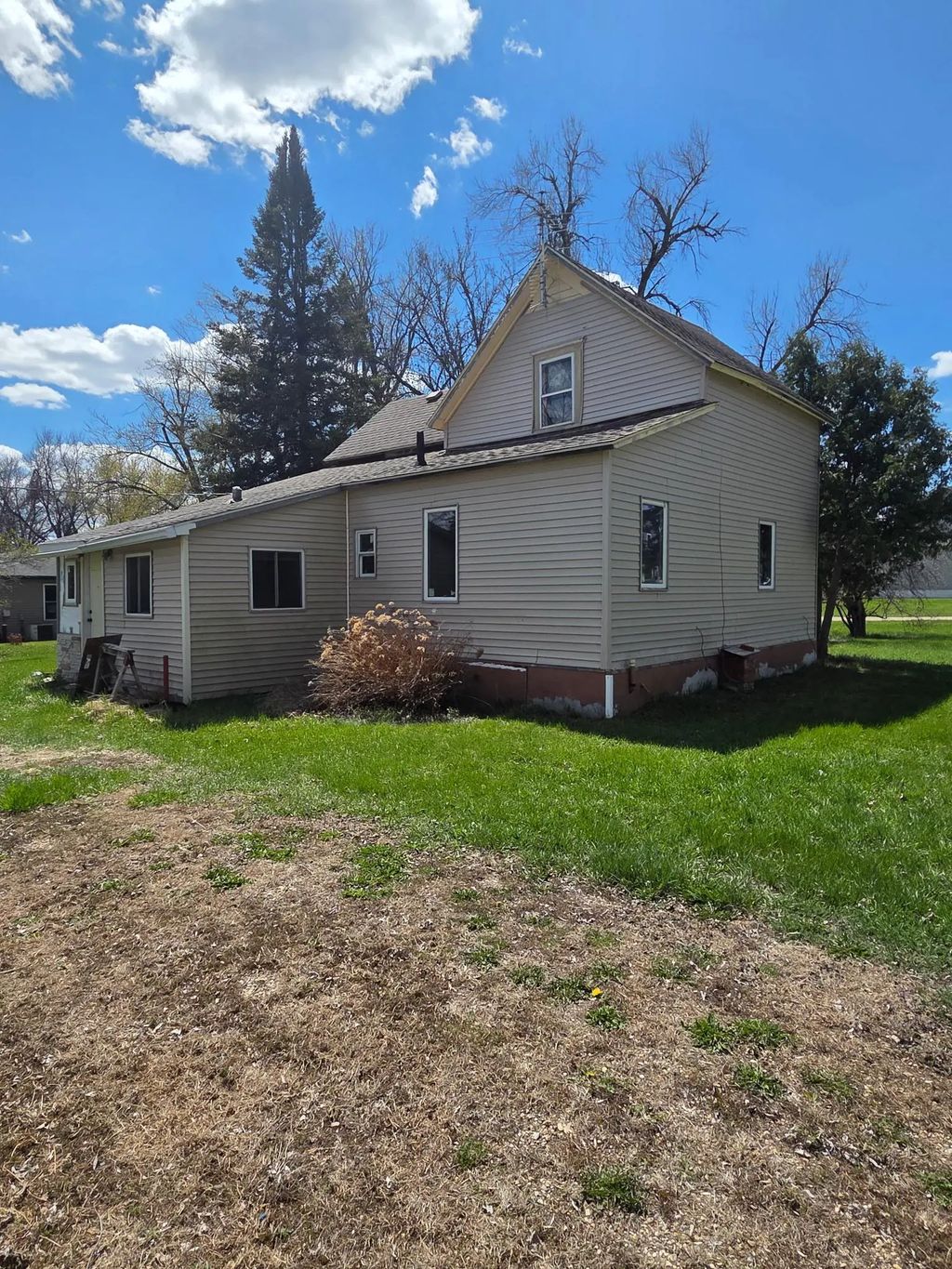 103 Main Street S, Leonard