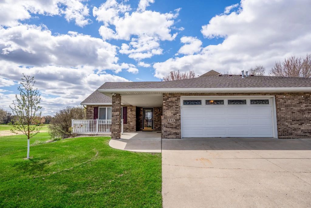 211 Valley View Drive Se, Willmar